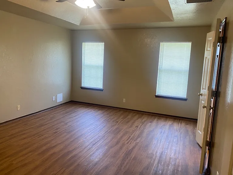 1026 Dustin Dr — Photo 5