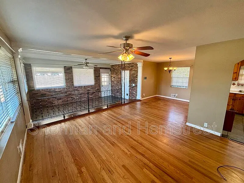 3 bed, 2.0 bath, 1233 sqft, $1,440 — Photo 4