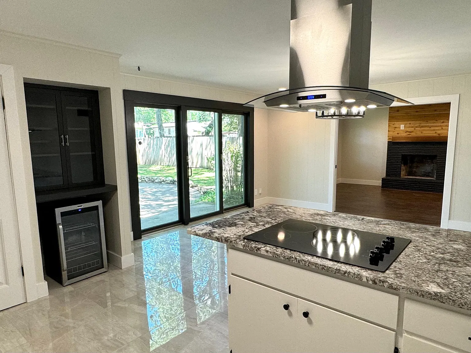 3 bed, 1.5 bath, 1440 sqft, $2,250 — Photo 2