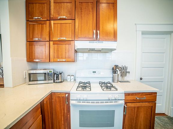 5th image of 4223 Oak St