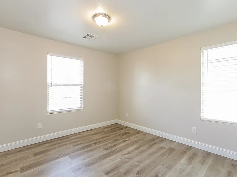 10115 Mayflower Bay Ave — Photo 12
