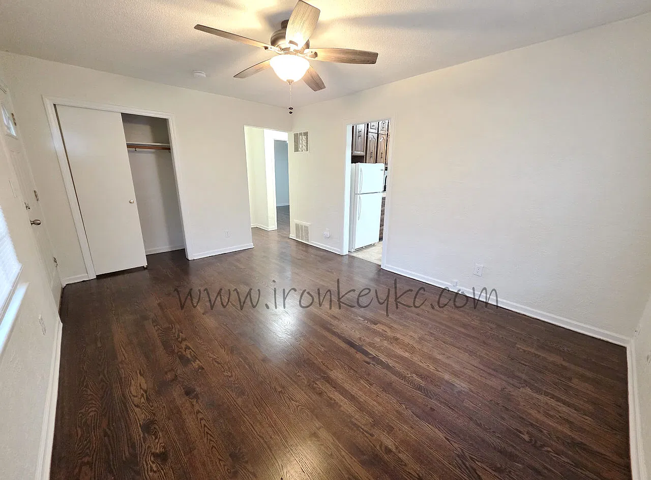2 bed, 720 sqft, $1,350 — Photo 2