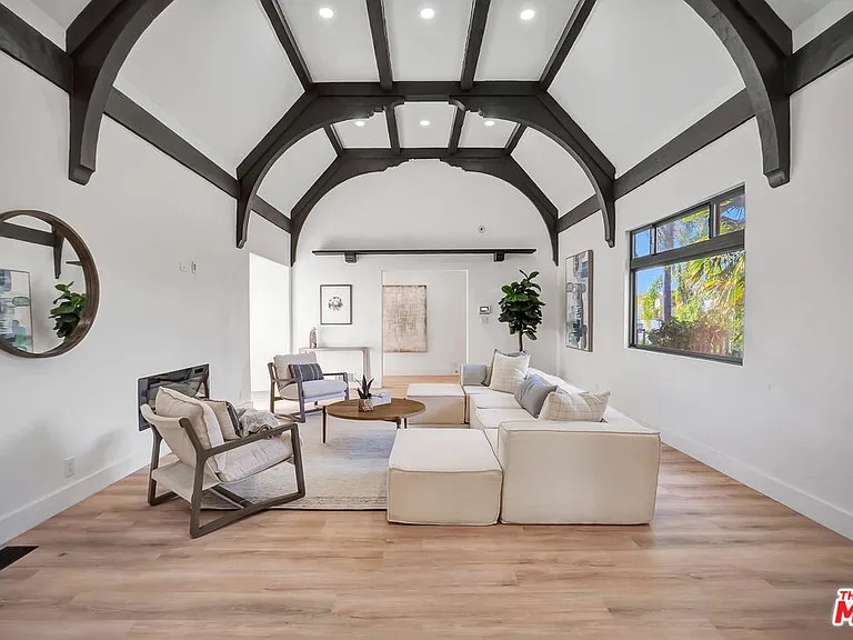 1145 S Longwood Ave — Photo 4