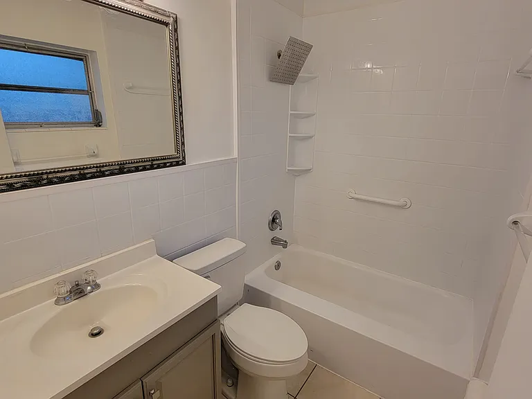 2455 SE 5th St #6 — Photo 7