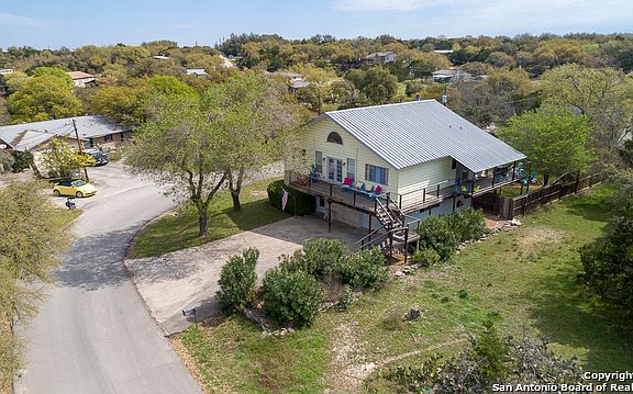 2nd image of 1716 Glenn Dr