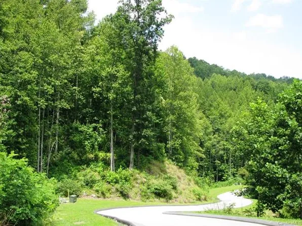 240 Mountain Crest Dr, Hendersonville, NC 28739