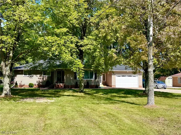 2566 Akins Rd, Broadview Heights, OH 44147