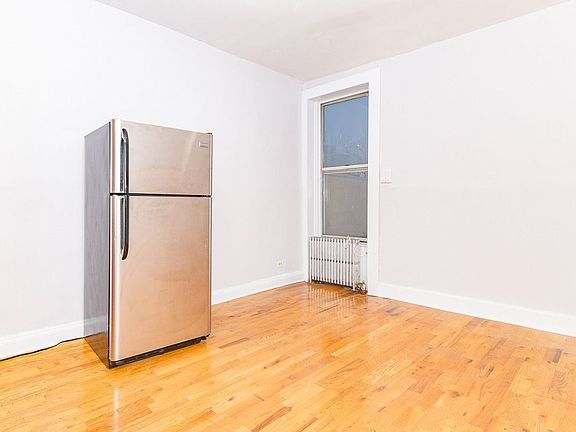 3rd image of 1341 Putnam Ave #C3