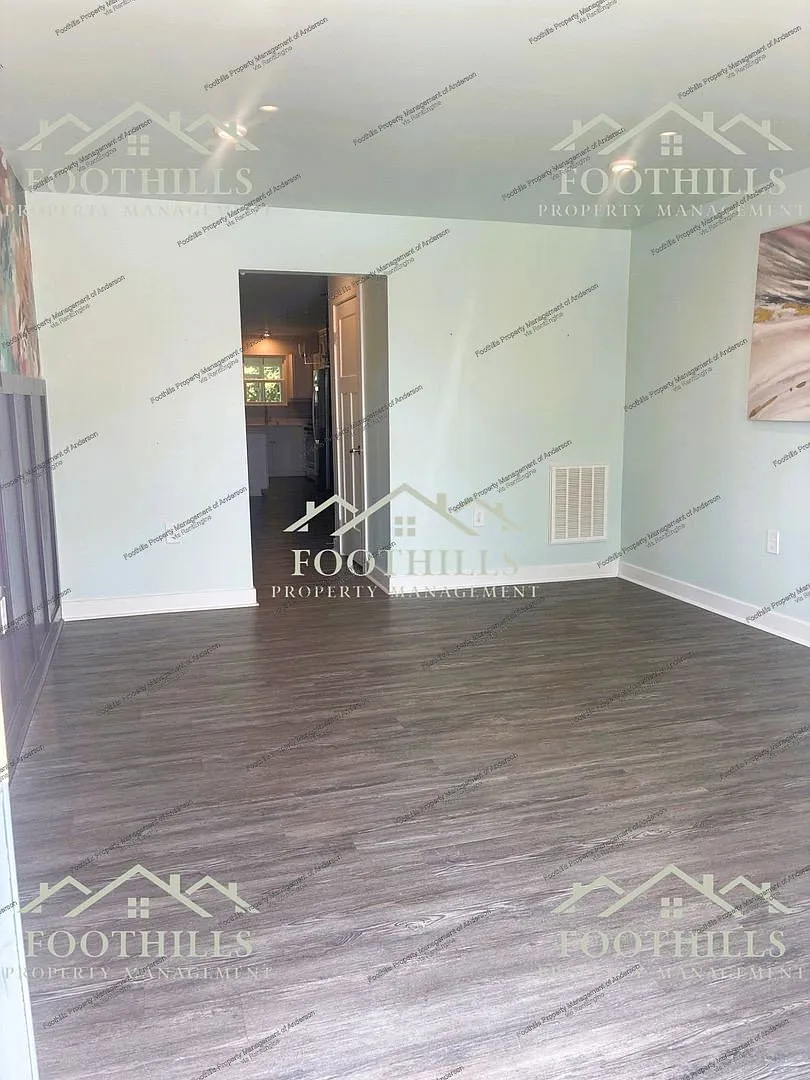 3 bed, 2.5 bath, 1636 sqft, $1,795 — Photo 3