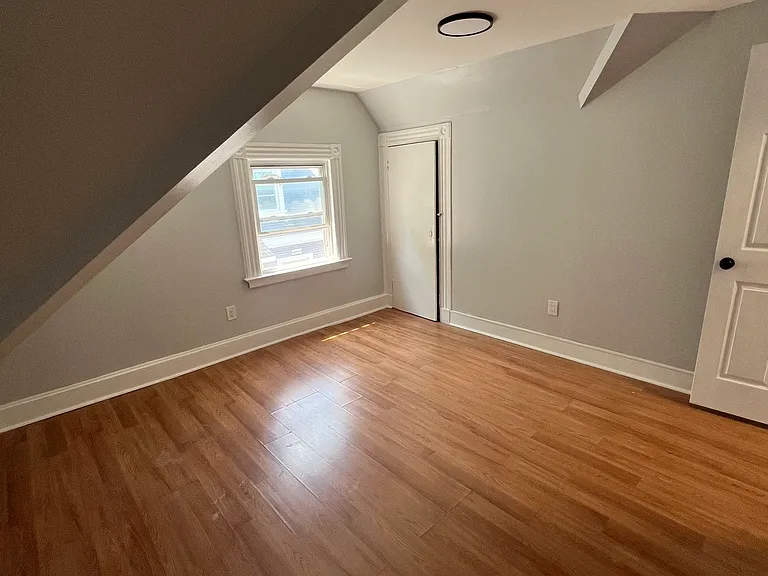 220 Sherman Ave #3 — Photo 4