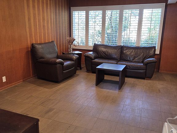 4th image of 5 W Parnassus Ct #B