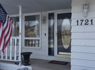 1721 3rd St SE, Minot, ND 58701