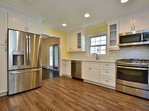 BRAND NEW KITCHEN - new cabinets, new stainless steel appliances, new floors!! New, New, New!