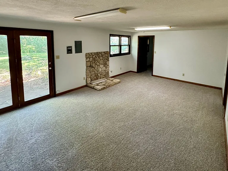 1405 Westwind Dr — Photo 13