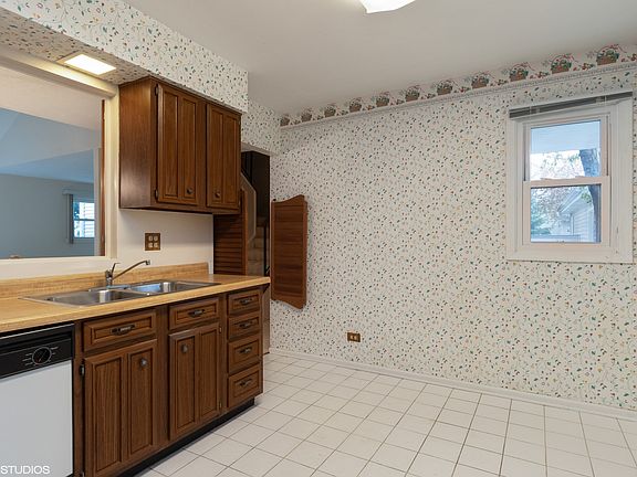 3rd image of 5S015 Spyglass Ct