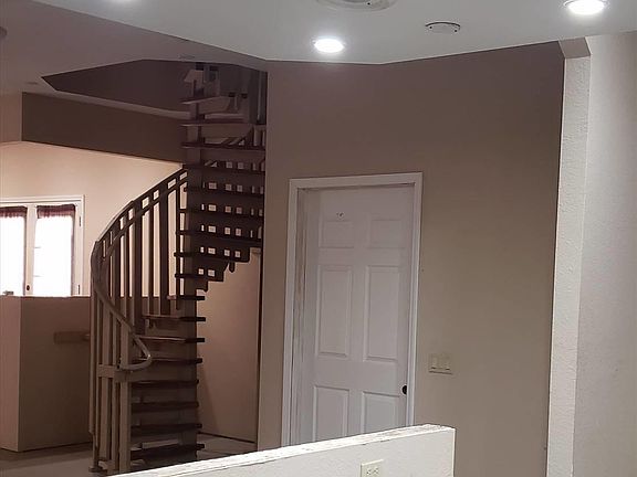 4th image of 375 E Country Circle Dr