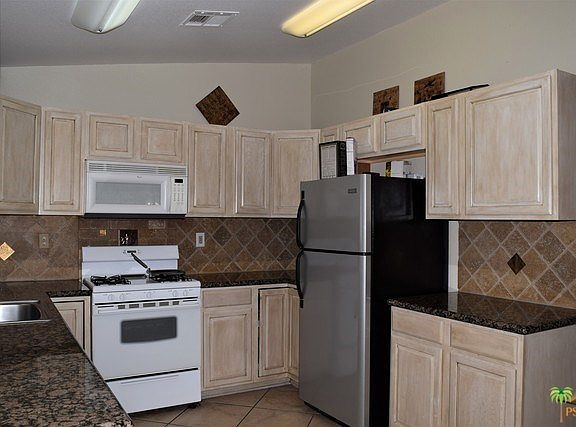 4th image of 15449 Avenida Atezada