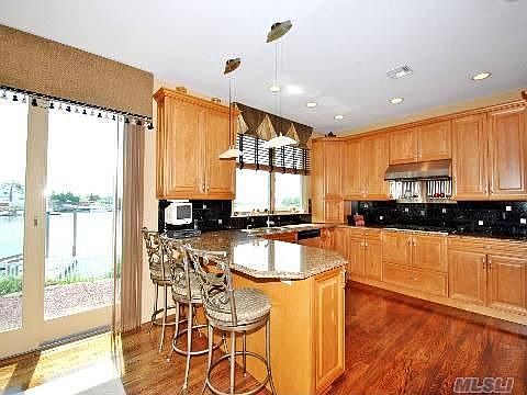 3rd image of 56 Crescent Cove Ct
