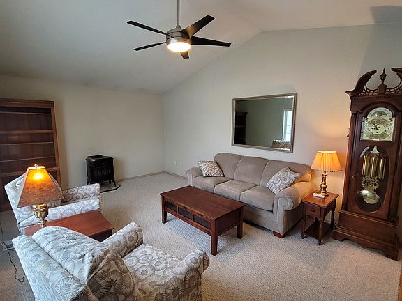 4th image of 2662 Stratford Ln