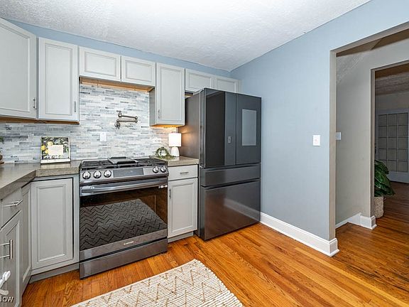 4th image of 22 Fell Ave