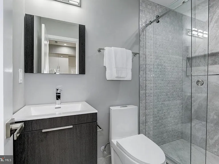 916 12th St NE #1 — Photo 22