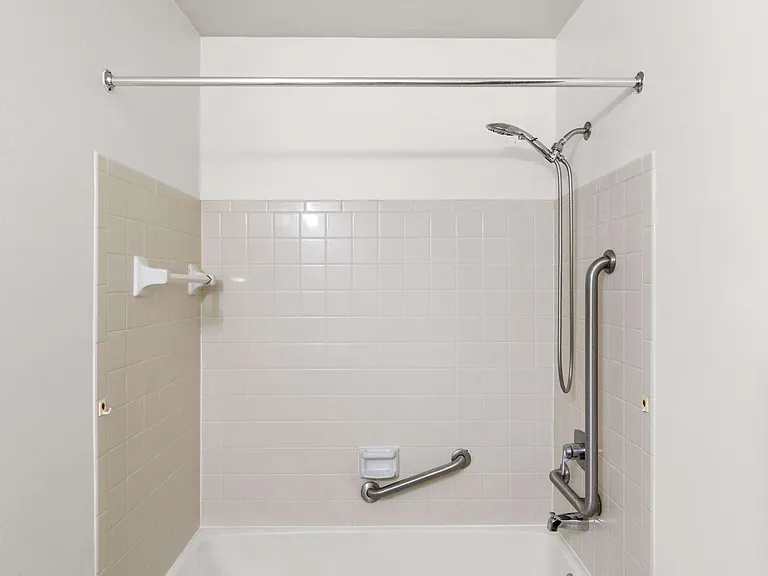 York Hills Apartments ( York Hills Apts LLC) — Photo 15
