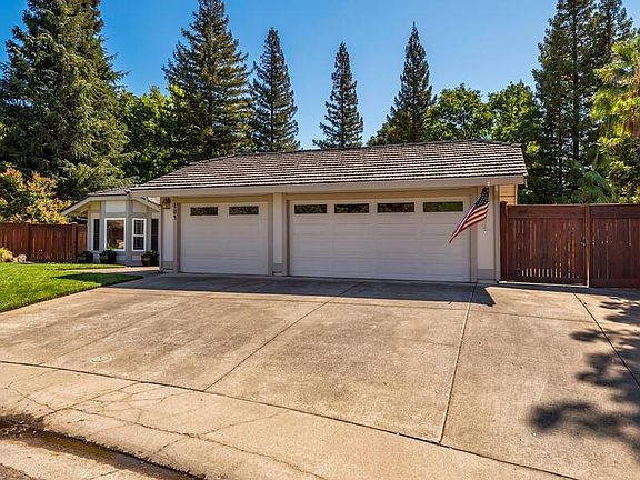 3rd image of 104 Amaya Dr
