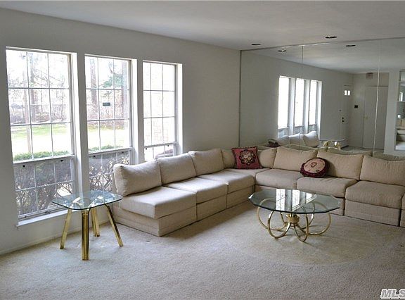 3rd image of 4 Woodtree Dr