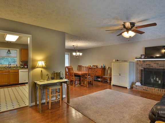 4th image of 3704 Stoneridge Dr