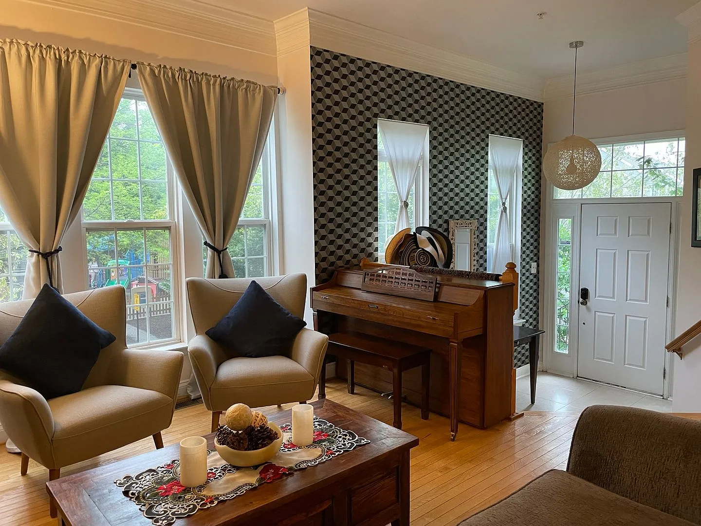 Three Bedroom Townhouse on Eisenhower Avenue, Alexandria — Photo 3