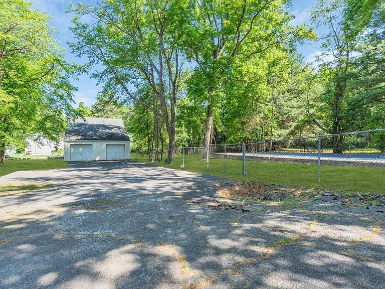 633 Eltone Rd — Photo 58