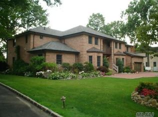 134 Soundview Dr, Great Neck, NY 11020
