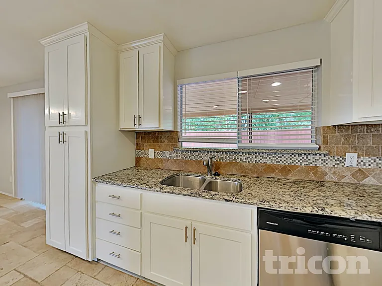 4000 Sapphire Ln — Photo 8