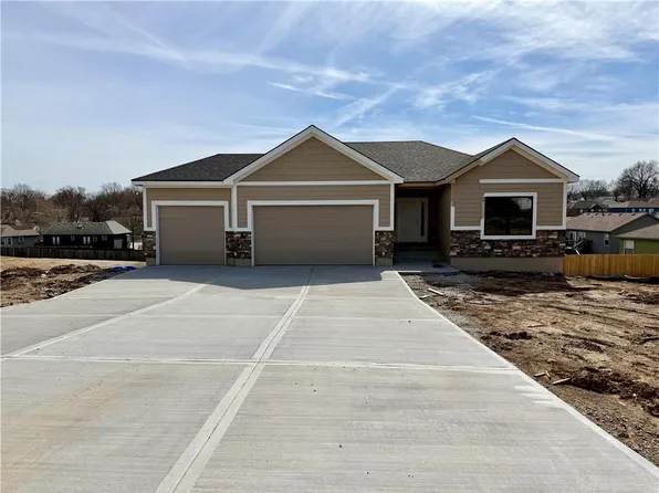 18699 E Bundschu Rd, Independence, MO 64056