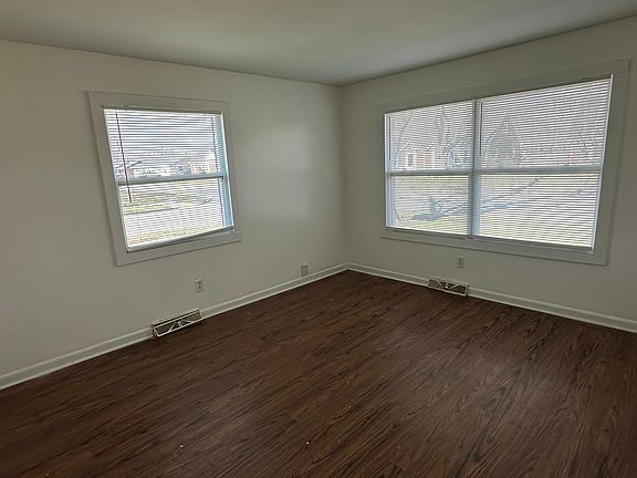 3rd image of 560 Anniston Dr