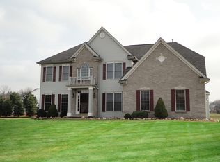 330 Norwood Ln, Orchard Park, NY 14127
