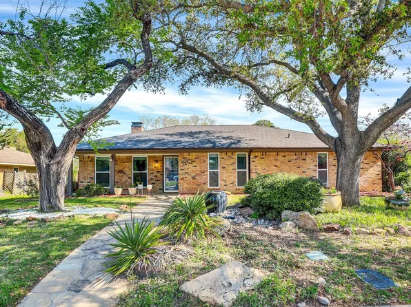 1667 Chisolm Trl, Lewisville, TX 75077