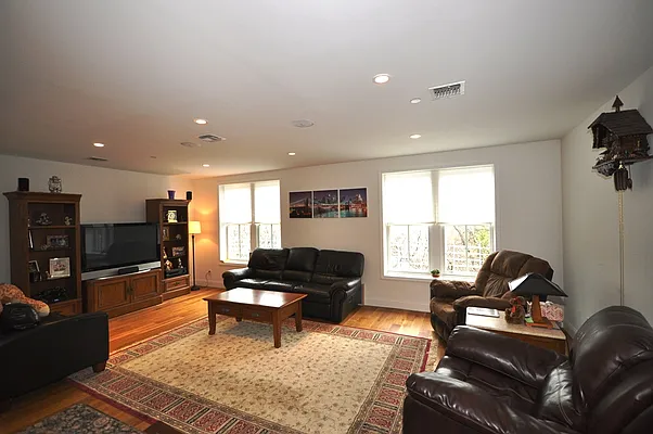 Rented by Corcoran | media 62