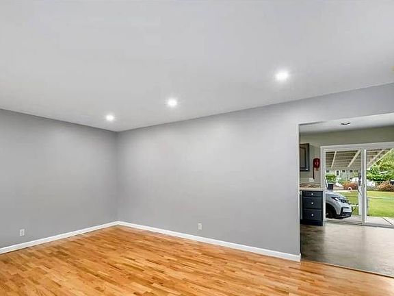 2nd image of 2147 Yellowstone Ave