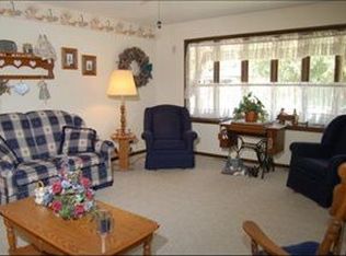 950 Iroquois Dr, Elgin, IL 60120