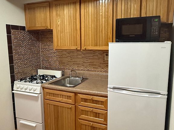 2nd image of 250 W 100th St #606