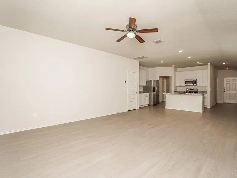 3325 Muenster Ave — Photo 4