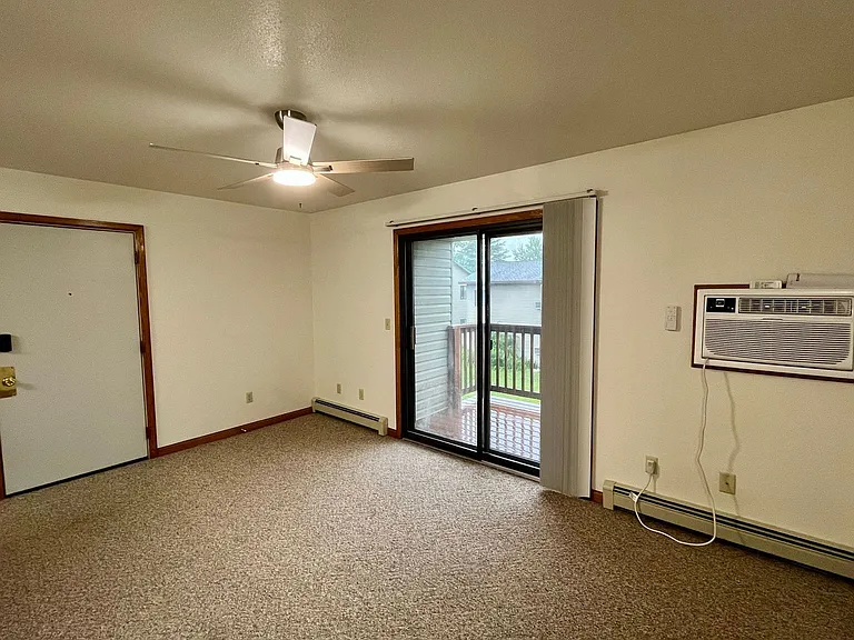 1216 N Point Dr — Photo 20