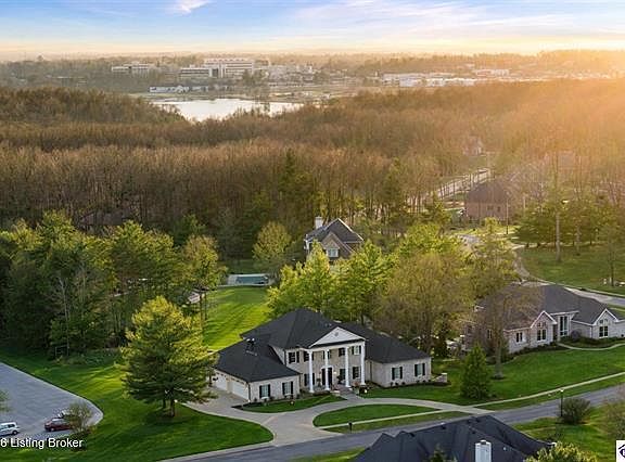 2nd image of 803 Foxfire Rd