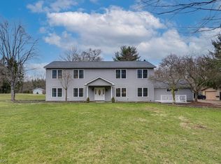 19029 Riverview Dr, Chagrin Falls, OH 44023