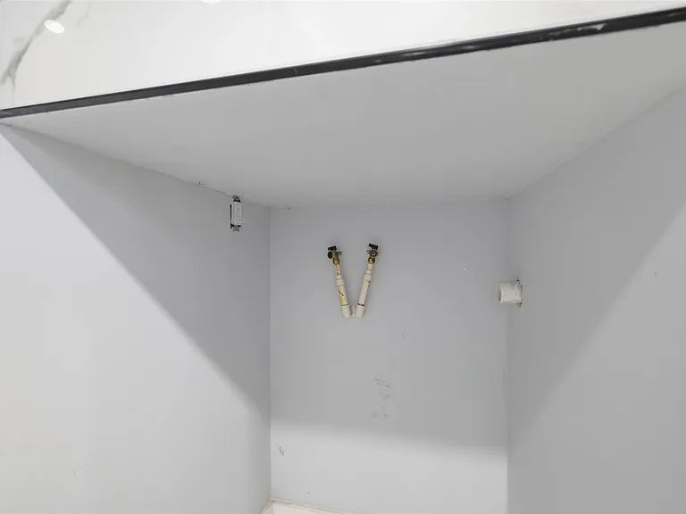 15549 Newport Rd — Photo 1