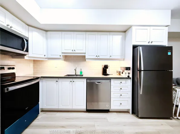 58 Elizabeth St S #2203, Richmond Hill, ON L4C 5W2