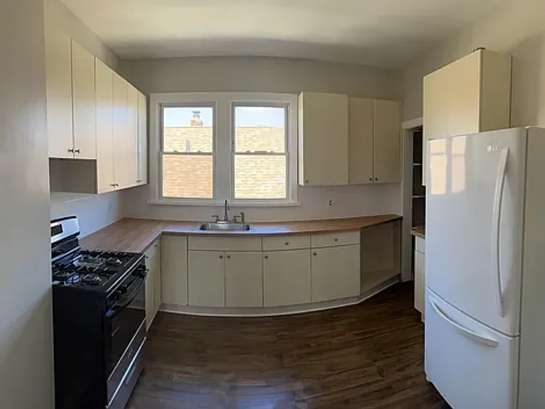 263 E 22nd St #2 — Photo 6