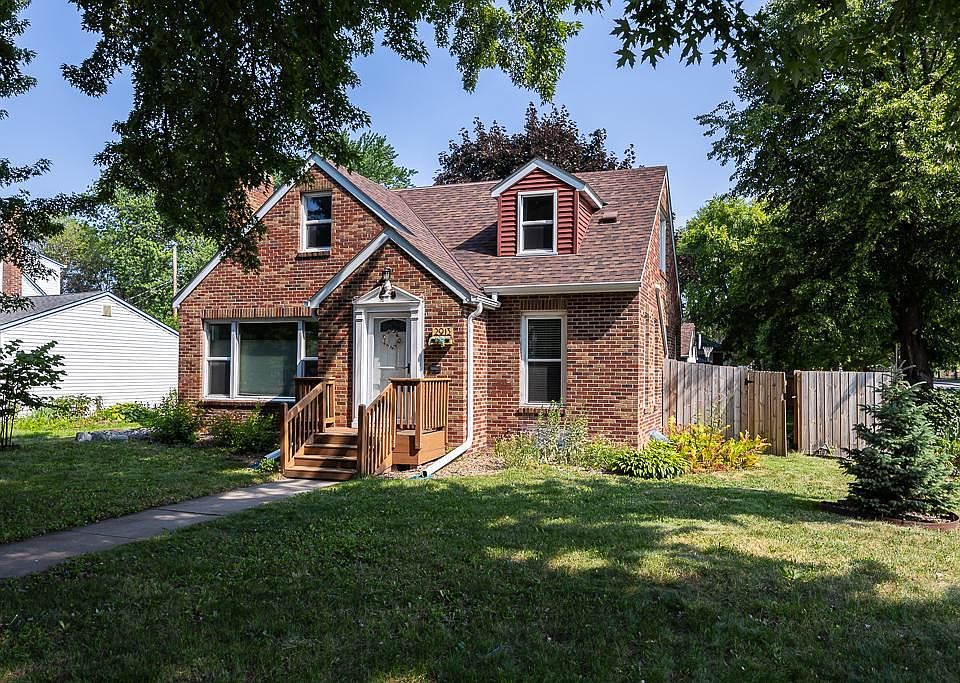 2913 29th Ave NE, Saint Anthony, MN 55418 Zillow