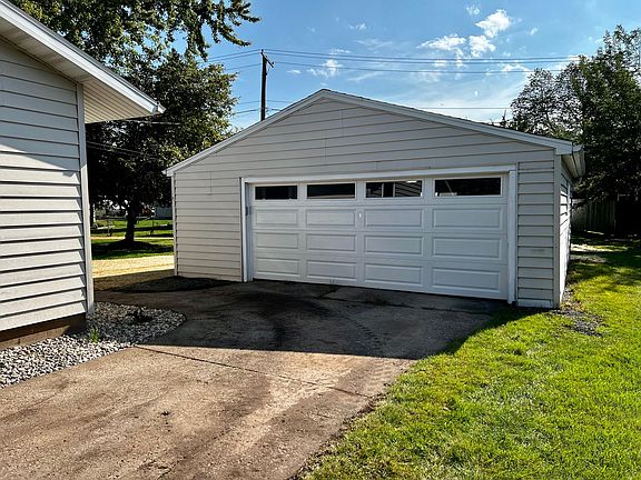 2nd image of 214 Jane Ct